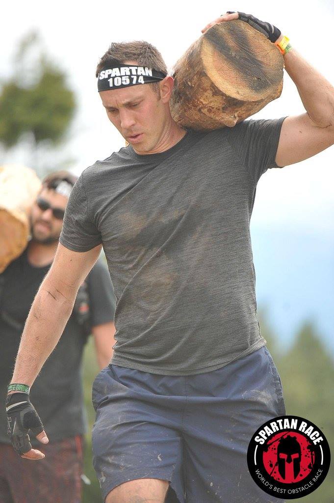 Justin carrying a log at Spartan Beast